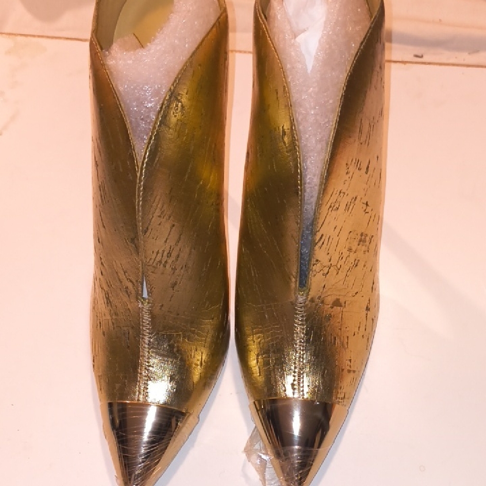 Elegant Gold Heeled Boots With Gold Accents